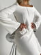Молочна сукня з розкльошеними рукавами, оздобленими бахромою | 6657976 | фото 3