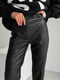 Чорні штани з екошкіри з фігурними відстрочками | 6658820 | фото 6