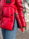 Зимняя красная куртка с натуральным мехом енота | 6659606 | фото 10