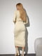 Платье бежевое в рубчик с ромбовидным узором на талии | 6664881 | фото 2