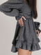 Сукня А-силуету сіра у горошок з рукавами-воланами | 6666008 | фото 3