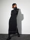 Довга чорна в'язана сукня в рубчик з контрастним оздобленням | 6684063 | фото 2