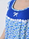 Ночная рубашка полубатальная белая с цветочным принтом и синими вставками | 6686188 | фото 4