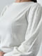 Джемпер білого кольору з фактурним візерунком на рукавах | 6686545 | фото 4