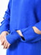 Ангоровый удлиненный джемпер синего цвета с вырезами на рукавах | 6686562 | фото 4