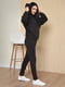 Чорний костюм: толстовка з хутряним оздобленням на капюшоні та джогери | 6686653 | фото 2