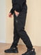 Спортивные штаны на флисе черного цвета | 6686793 | фото 2