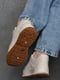 Кроссовки бежевого цвета на шнуровке | 6687200 | фото 3