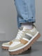 Кроссовки бело-коричневого цвета на шнуровке | 6687231 | фото 2