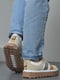 Кросівки біло-коричневого кольору на шнурівці | 6687231 | фото 3