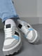Кроссовки серого цвета на шнуровке | 6687232 | фото 2