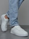 Кросівки білого кольору на шнурівці | 6688032 | фото 2