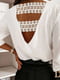 Блуза белого цвета с вырезом на спине | 6694376 | фото 3