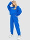 Яскравий синій костюм: світшот з принтом та джогери | 6702074 | фото 3