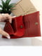 Компактный кожаный кошелек в красном цвете | 6084790 | фото 6