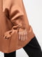 Подовжена атласна сорочка коричневого кольору з завязками-бантами на руках | 6699605 | фото 3