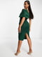 Приталенное зеленое платье на одно плечо оригинального дизайна | 6699986 | фото 3
