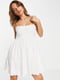 Літня біла А-силуетна сукня з фігурним оздобленням і вирізом на спинці | 6699996