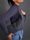 Темно-сіра асиметрична сумка з фурнітурою сріблястого кольору | 6700161