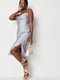 Бузкова сукня в білизняному стилі зі шнурівкою на спинці та вирізом на ніжці | 6700174 | фото 3