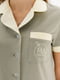 Піжама кольору хакі: сорочка з нашивкою на кишені та білими манжетами та шорти | 6700293 | фото 4