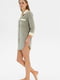 Короткий халат-сорочка на гудзиках кольору оливка | 6700503 | фото 3