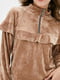 Велюровий комплект карамельного кольору: джемпер з оборками та розкльошені штани | 6705507 | фото 4