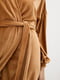 Вільний халат з поясом карамельного кольору | 6705576 | фото 3