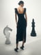 Черное сатиновое платье-комбинация с перьями | 6706664 | фото 7
