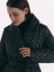 Черное стеганное пальто с поясом | 6706420 | фото 3