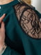 Сукня з гіпюровими вставками на плечах темно-зелена | 6707636 | фото 5