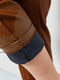 Зауженные брюки из экокожи коричневые | 6707695 | фото 6