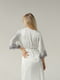 Комплект шовковий: халат та сорочка білого кольору з контрастним мереживом | 6658612 | фото 7