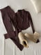 Трикотажний коричневий костюм: топ з вирізом на блискавці та облягаючі легінси з широким поясом | 6710454 | фото 3