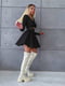 Чорна міні-сукня А-силуету з розкльошеною спідницею та ефектним декольте | 6710490 | фото 2