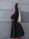 Чорна міні-сукня А-силуету з розкльошеною спідницею та ефектним декольте | 6710490 | фото 4