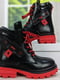 Ботинки красно-черные на яркой подошве с протектором | 6708879 | фото 2