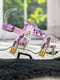 Босоножки бело-розовые со шнуками и силиконовыми принтоваными лентами | 6709054 | фото 5