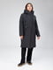 Водостійке чорне пальто з асиметричною застібкою-блискавкою | 6710524 | фото 2