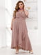 Сукня-максі пудрового кольору з об’ємним низом та фігурним вирізом | 6721816