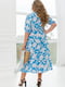 Яскрава блакитна сукня в квітковий принт з ніжним драпуванням на плечах | 6721825 | фото 4