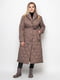 Стеганное коричневое пальто с поясом и отложным воротником | 6703460