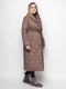 Стеганное коричневое пальто с поясом и отложным воротником | 6703460 | фото 2