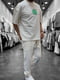 Спортивний костюм молочного кольору з принтом: футболки та штани | 6722091 | фото 2
