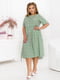Ніжна сукня оливкового кольору в квітковий принт з завищеною талією | 6722200