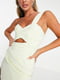 Вечірня сукня ніжно-салатового кольору на одне плече з високим розрізом на нозі  | 6724497 | фото 2