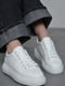 Кроссовки белые на шнуровке | 6725723 | фото 2