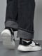Кроссовки черно-белого цвета на шнуровке | 6725736 | фото 3