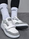 Кросівки біло-сірого кольору на шнурівці | 6725739 | фото 2