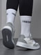 Кроссовки бело-серого цвета на шнуровке | 6725739 | фото 3
